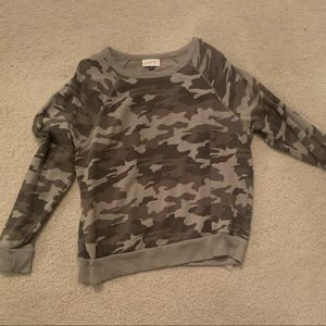 Universal Thread Camo top